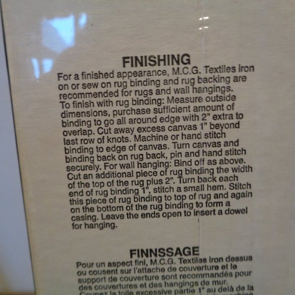 Graph N' Latch Red Floral Geometric Rug Kit NIB - Picture 3 of 9